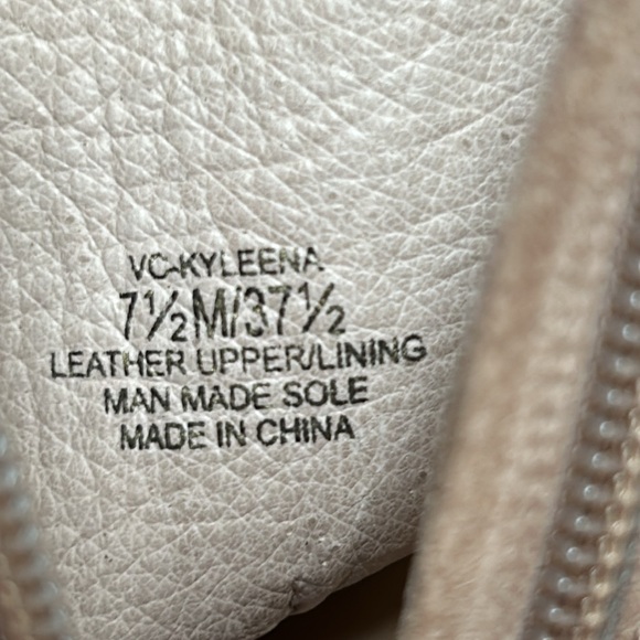 Vince Camuto Kyleena style fringe booties.  Zip side. Clunky 4” heel. Size 7.5 - Picture 8 of 10